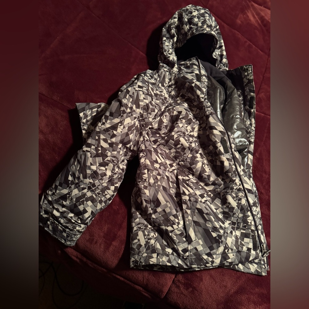 Columbia Boys Snow Jacket Medium.  Omni Heat with Outgrown.